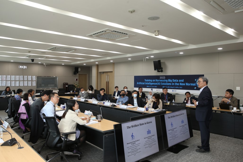 Deputy Director Huck-Ju Kwon of the Global Development Institute for Public Affairs discusses digital transformation, policy adaptation, social protection, and smart cities in the Republic of Korea.