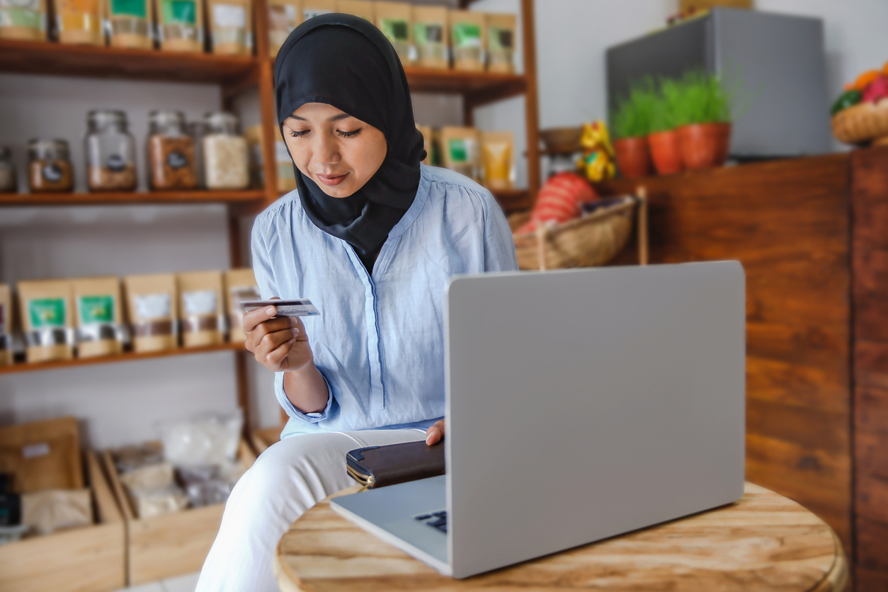 ASEAN is witnessing a significant surge in the adoption of digital payments, such as mobile wallets, virtual credit cards, and wire transfers. Photo credit: iStock/Kanawa_Studio.