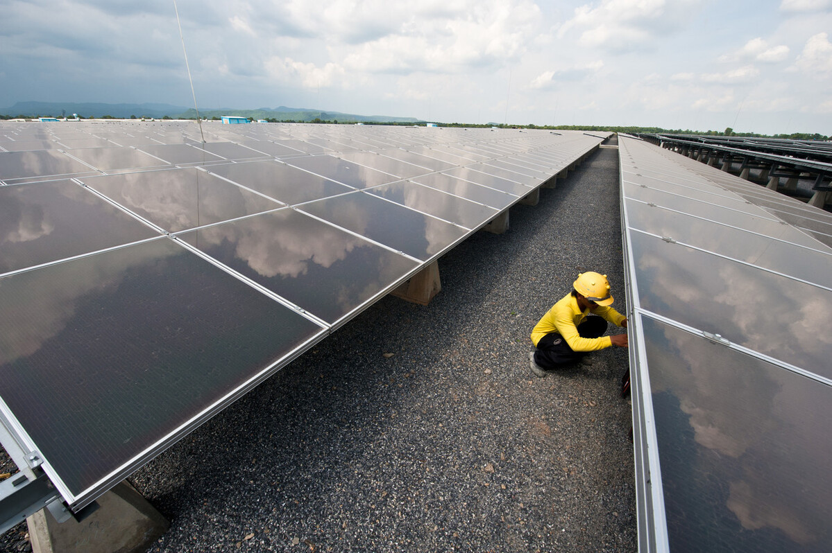 Investments going into the fossil fuel and renewable energy sectors are currently on par. To meet net-zero targets, $4 will need to be invested into the green economy, for every $1 of existing investment into the fossil fuel industry. Photo credit: ADB.