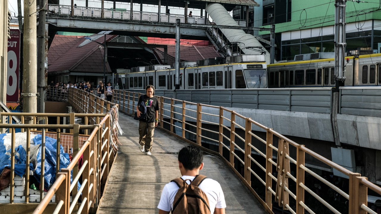 Once completed, the South Commuter Railway will offer commuters fast public transport, help ease road traffic congestion, and contribute to a reduction in greenhouse gas emissions in line with the Philippines’ climate change agenda. Photo credit: ADB.