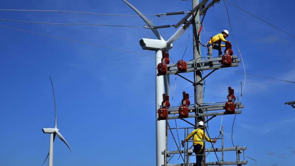 Integrating renewable energy from different sources, such as solar and wind farms, at different places will require power systems to be more flexible and smarter. Photo credit: ADB.