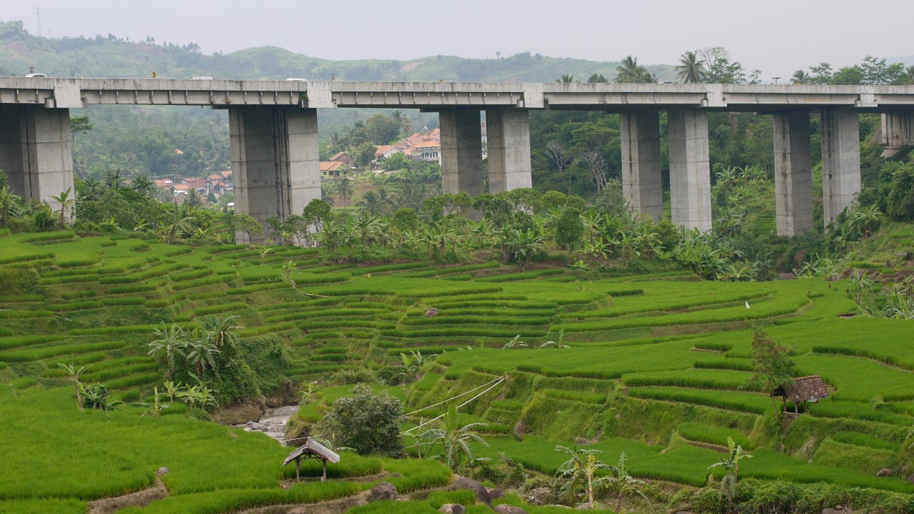 The project aims to leverage ADB and government funds to catalyze a multiple of green funds from private, institutional, and commercial sources over time. Photo credit: ADB.