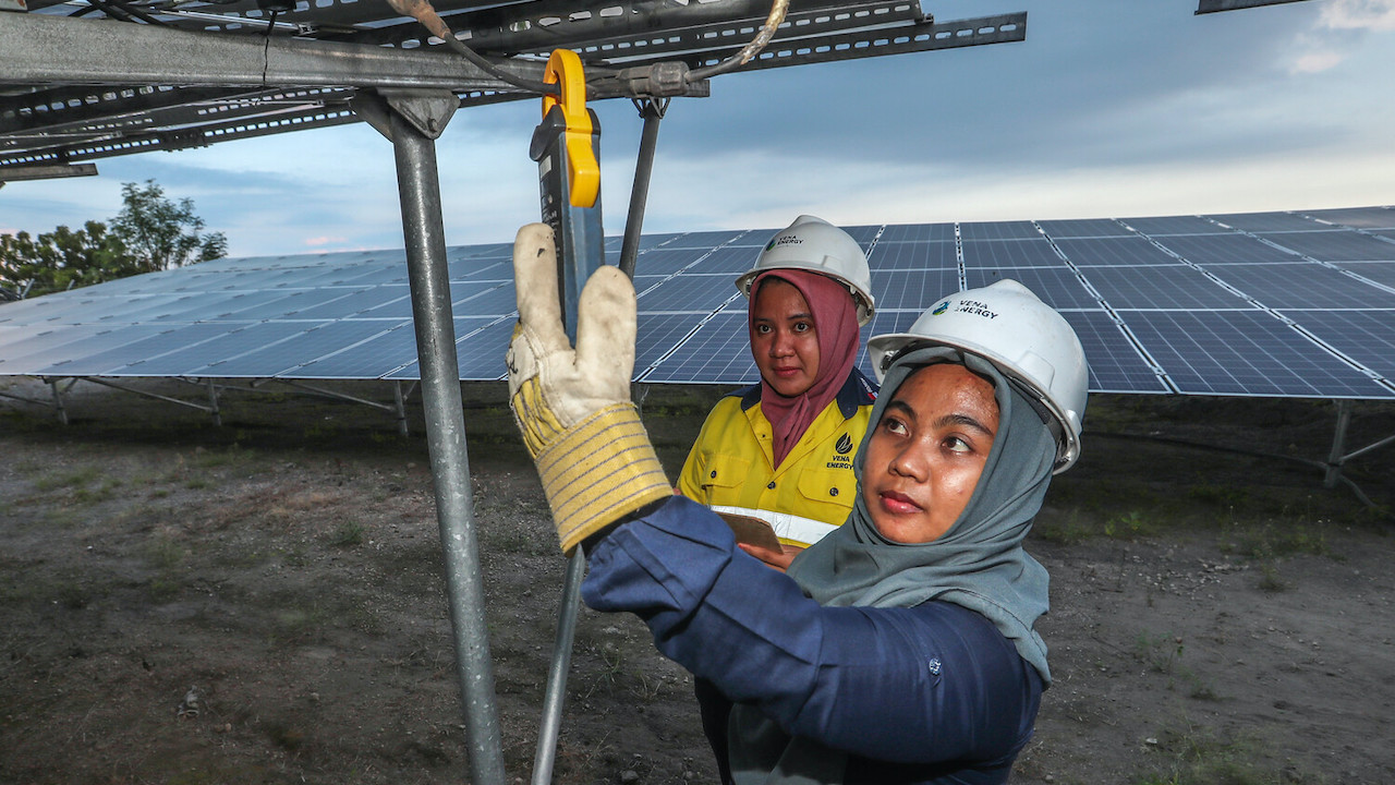 The mechanism is a transformative, blended-finance approach that seeks to retire existing coal-fired power plants on an accelerated schedule and replace them with clean power capacity. Photo credit: ADB.