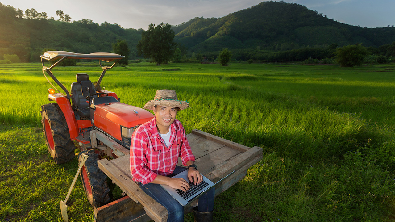 With the push for digital economy becoming more urgent, some initiatives now allow farmers to connect directly with consumers. Photo credit: iStock/Pramote2015.