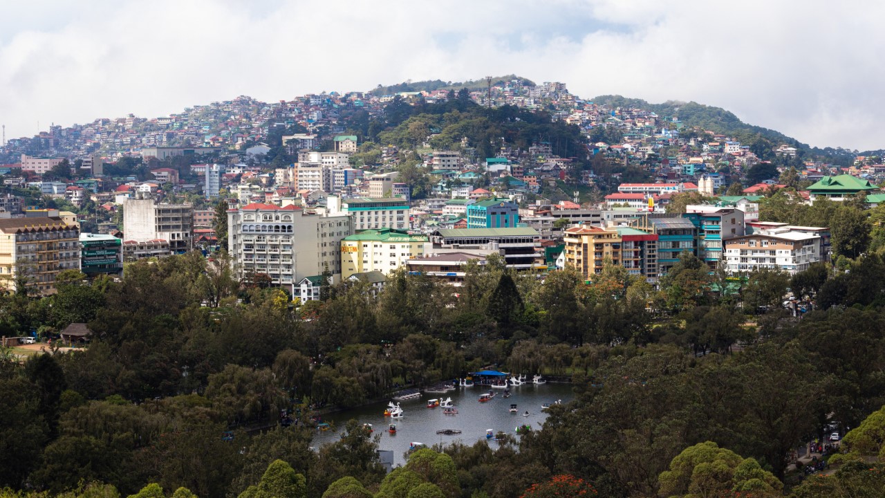 A green street is envisioned as an extension of Burnham Park with vegetated ditches or bioswales for conveyance, detention and treatment of stormwater, recreational areas, and cycling and walking trail. Photo credit: iStock/Wirestock.