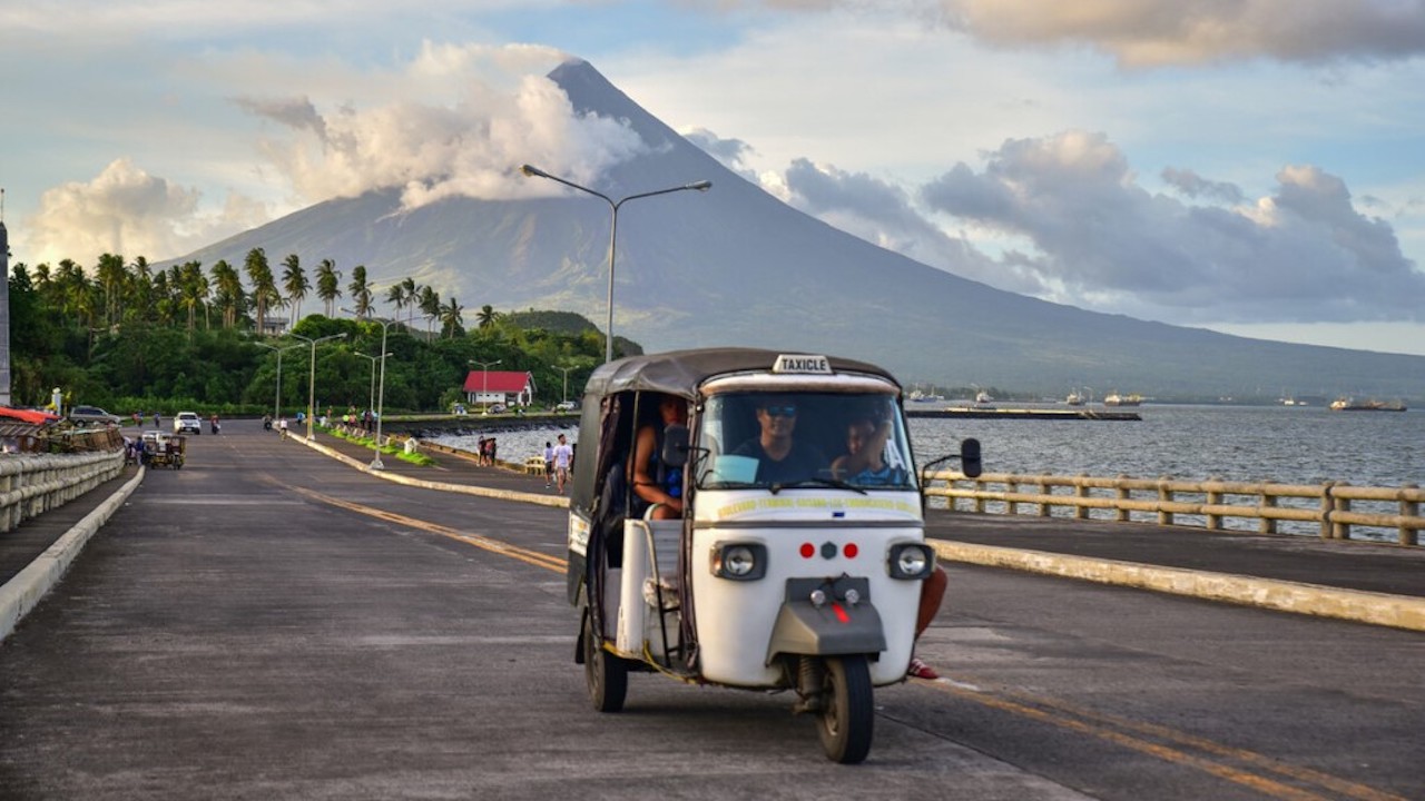 Electric tricycles and motorcycles comprise the majority of EVs currently on the road in the Philippines. Photo credit: ADB.