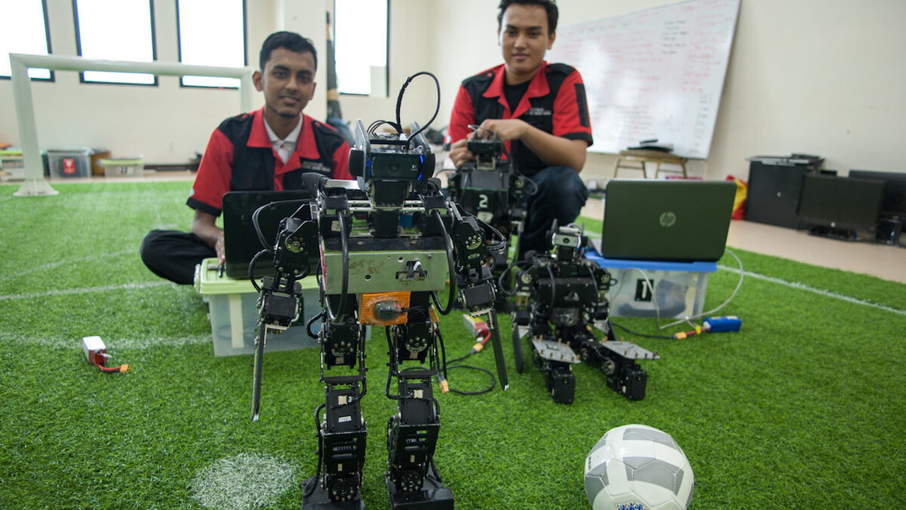 Mechatronics students in Indonesia work on their soccer-bots. Photo credit: ADB.