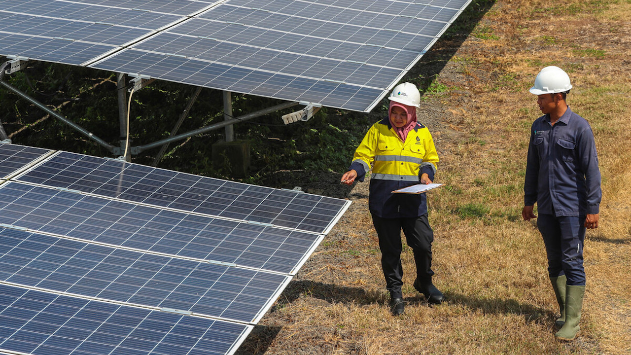 ASEAN has set an aspirational target of achieving 23% renewable energy in its total primary energy supply by 2025, up from 14.2% in 2020. Photo credit: ADB.