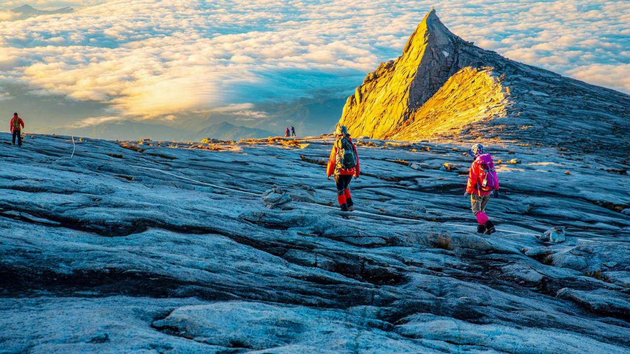 To sustain tourism’s recovery, ASEAN member states are implementing more robust policies and initiatives, including relaxing visa application processes for international travelers and diversification of tourism offerings. Photo credit: iStock/Vatanika Chanachai.