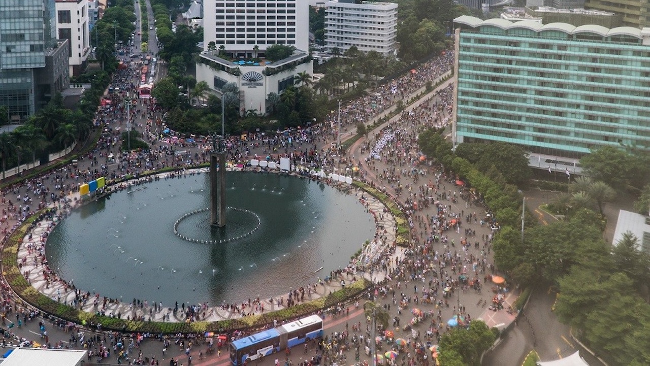 Residents of Jakarta enjoy their city without the usual traffic congestion during the annual car-free day. Photo credit: ADB.