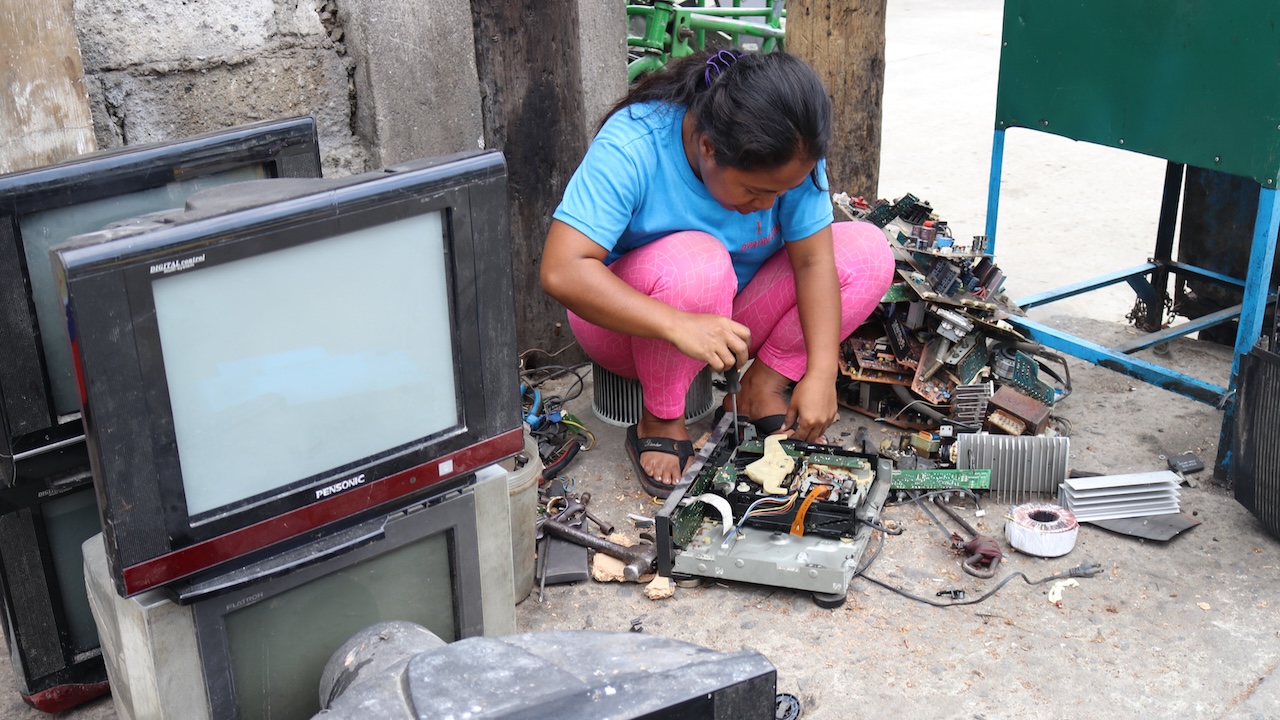 The project sought to help those in the front lines dealing with electronic waste to make a decent living with safe working conditions from what could be a lucrative sector for waste management globally. Photo credit: UNIDO.