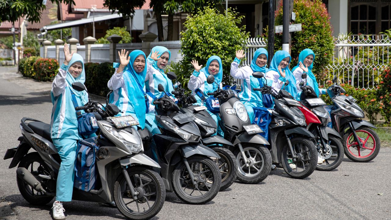 Enhancing women’s financial independence. ADB’s equity investment has helped Cimory expand its sales agent network from 2,509 agents in 2020 to 7,000 in 2024, empowering more women financially. Photo credit: Robertus Pudyanto/ADB.