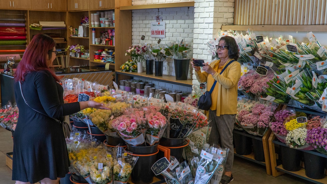 While ASEAN countries have embarked on reforms to create more favorable conditions for businesses to thrive, there is significant scope to enhance trade efficiency and investment readiness across the region. Photo credit: ADB.