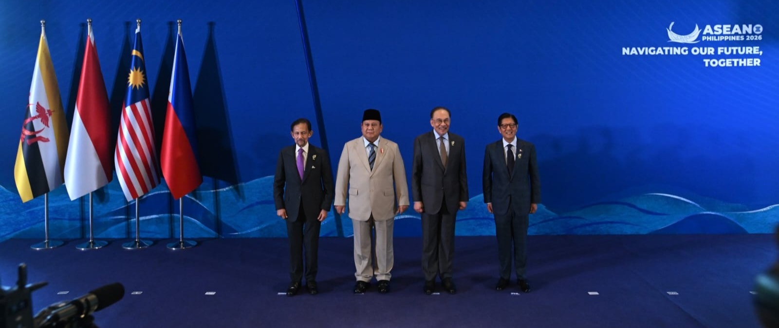 From left: Sultan Haji Hassanal Bolkiah and Yang Di-Pertuan of Brunei Darussalam, Indonesia President Prabowo Subianto, Malaysia Prime Minister Dato’ Seri Anwar Ibrahim, and Philippines President Ferdinand Romualdez Marcos.