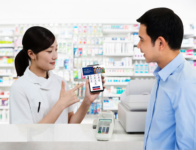 A pharmacy worker speaking with a client.