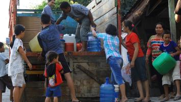 Lack of clean water will make it difficult for people to wash their hands frequently to prevent COVID-19 infection. Photo credit: iStock/Dzaqi Akbar.