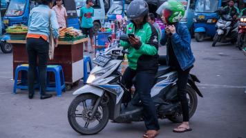 Thanks to Gojek and other tech startups, Indonesians can now order food, hail a taxi, move money, arrange travel, watch entertainment, shop for most things, and even consult a doctor or take courses using digital methods. Photo credit: ADB.