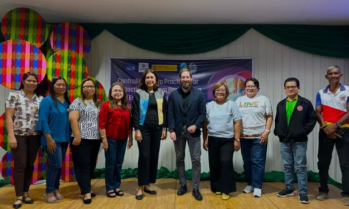 Department of Tourism Region 11 Director Tanya Rabat Tan (5th from left) with seminar facilitators and participants. Photo credit: ADB.