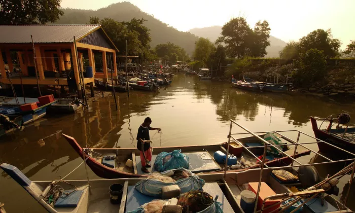 A fisherman tidies up his boat in Teluk Bahan, Penang. Fishing remains a major occupation for many residents of the Malaysian state. Photo credit: ADB.