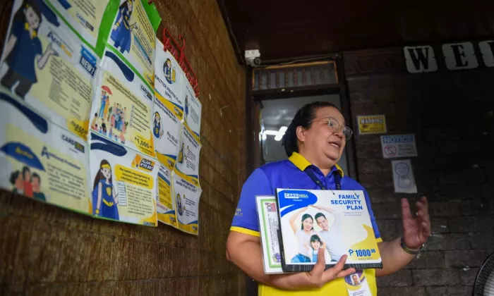 Pet shop owner Josefina Maranan shares her experience at a briefing for new customers of the Center for Agriculture and Rural Development, Inc. Photo by Al Benavente/ADB.