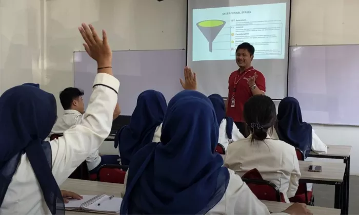 Horizon University students engage in a classroom session with their teacher, gaining practical skills and knowledge designed to prepare them for future careers. Photo credit: ADB.