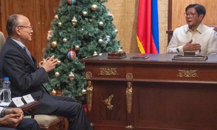 ADB President Masato Kanda and Philippine President Ferdinand R. Marcos Jr. meet at Malacañang Palace. Photo credit: ADB.