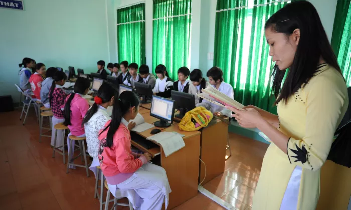 A teacher conducting a computer class in Sa Thay High School in the Sa Thay district, Kon Tum Province, Viet Nam. Photo credit: ADB.