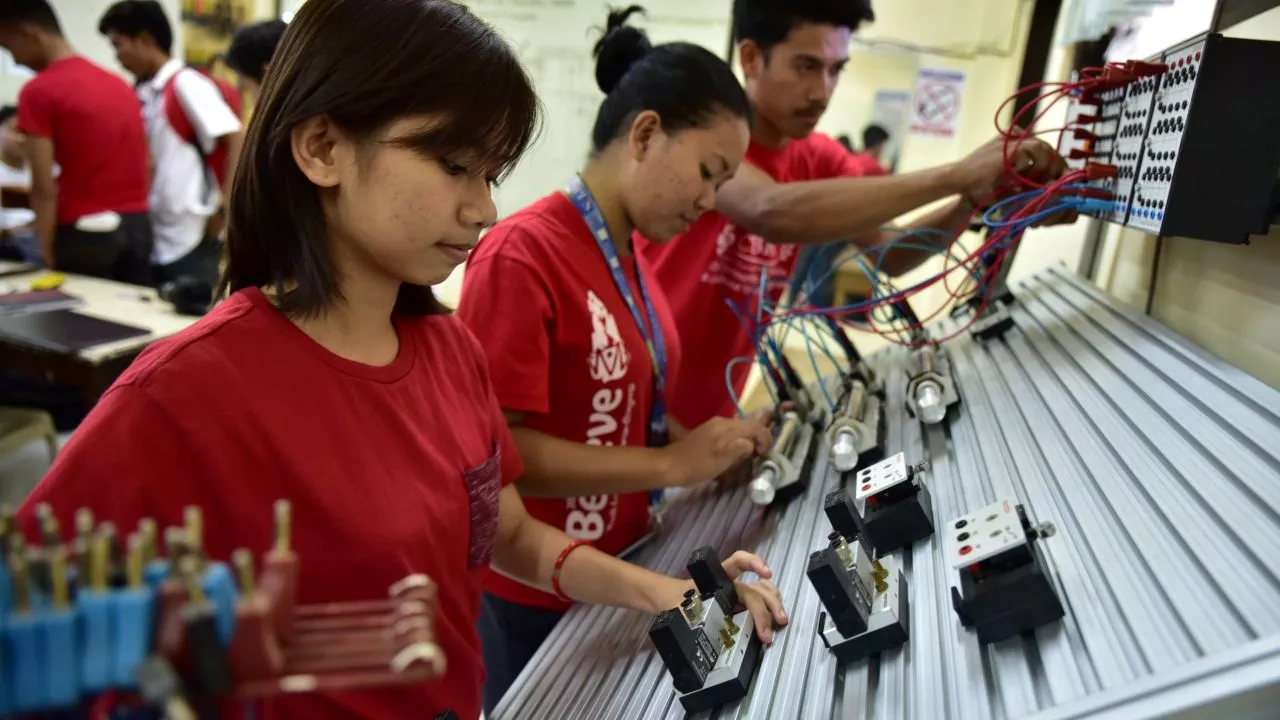 Students at a polytechnic. Photo credit: ADB.