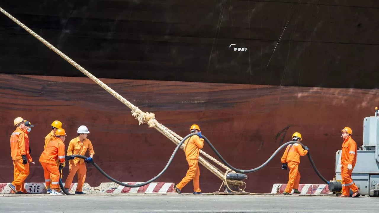 Port workers. Photo credit: ADB.