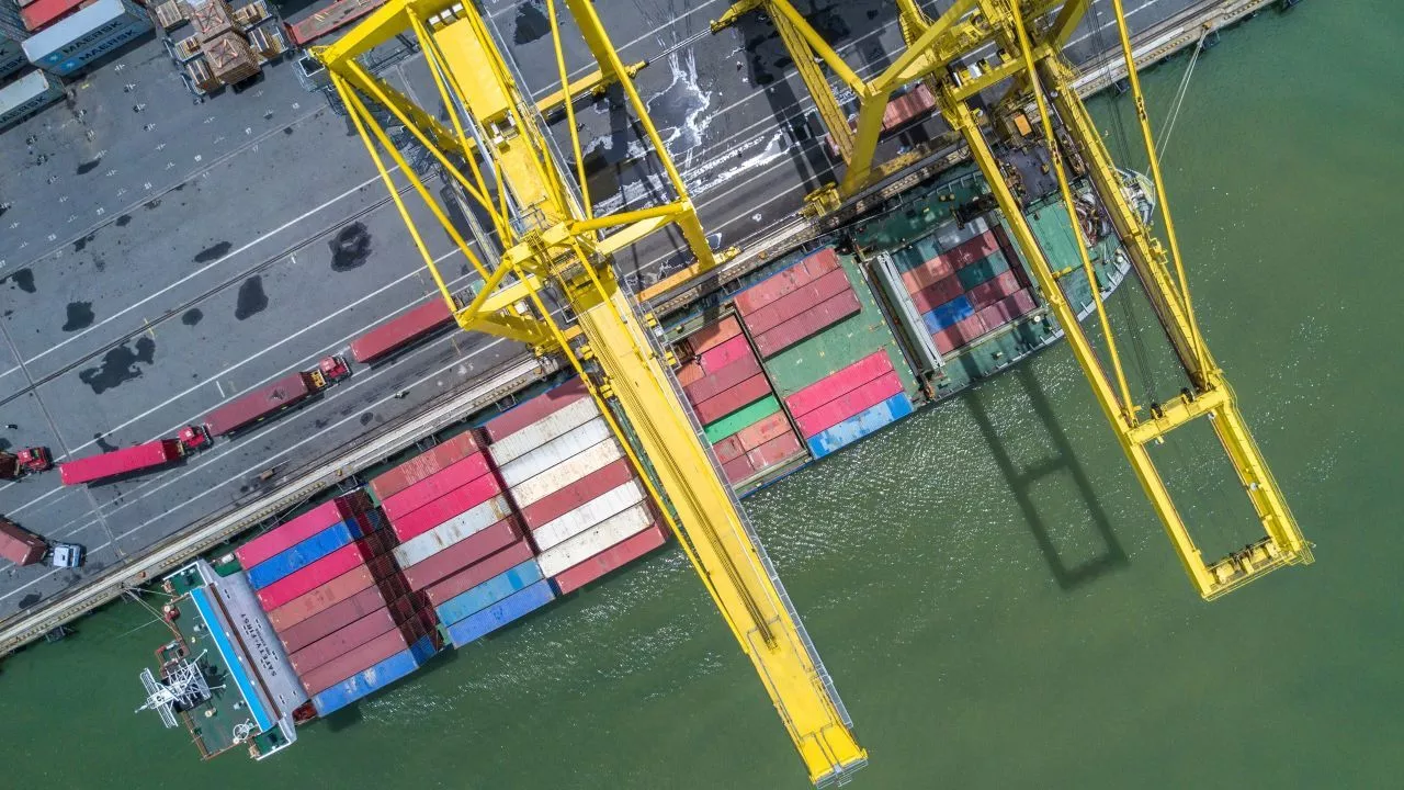 Container port in Viet nam. Photo credit: ADB.